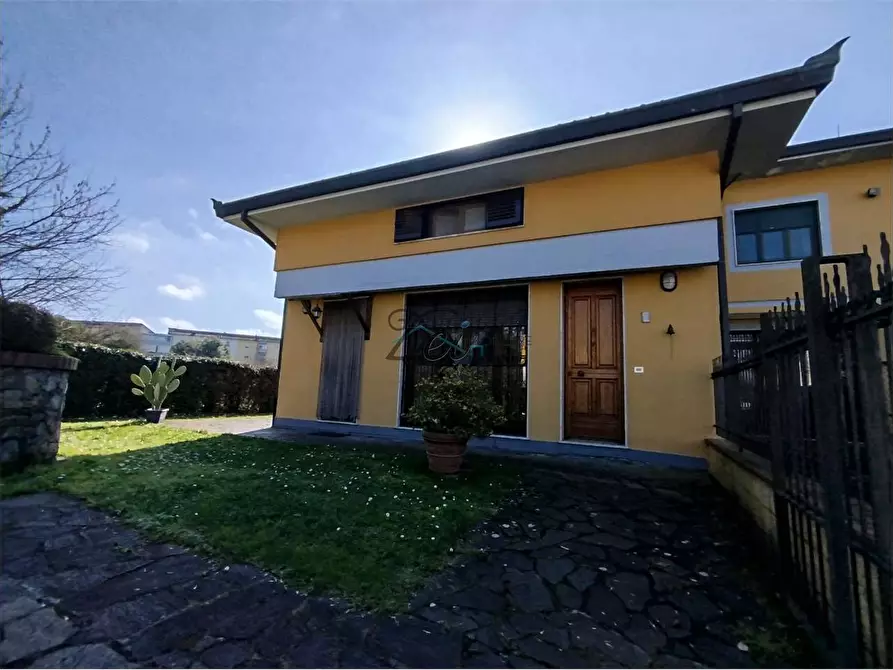 Immagine 40 di Casa bifamiliare in vendita  in via delle pierone a Lucca