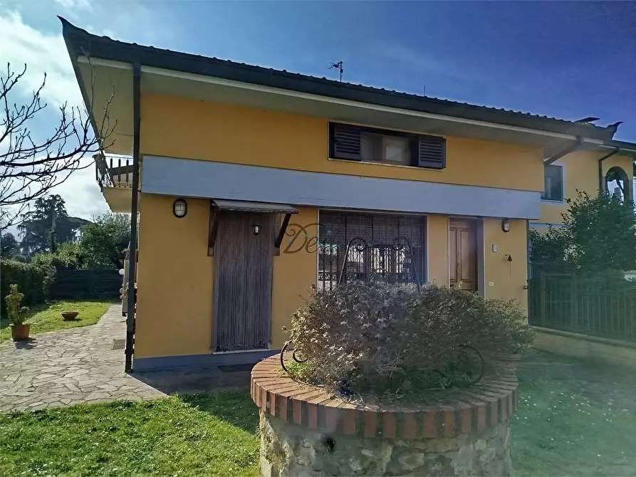 Immagine 2 di Casa bifamiliare in vendita  in via delle pierone a Lucca