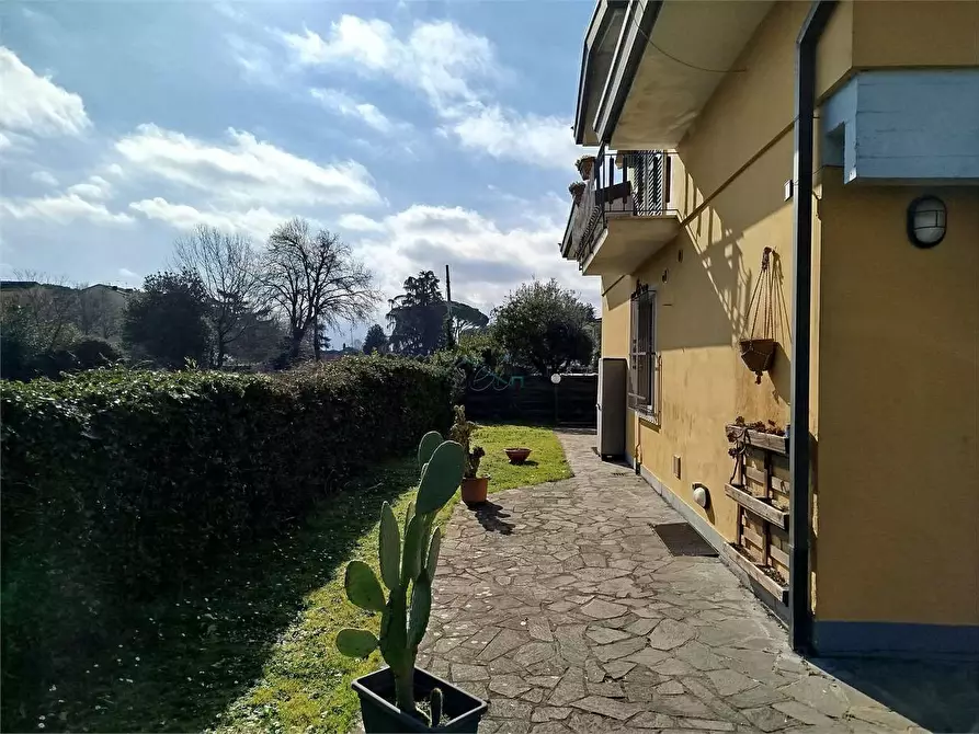 Immagine 6 di Casa bifamiliare in vendita  in via delle pierone a Lucca