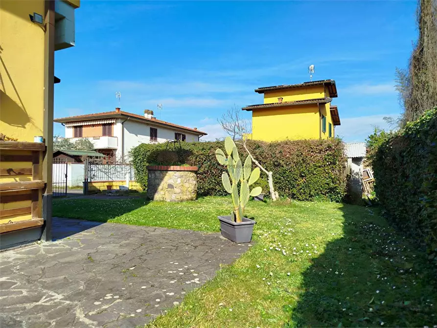 Immagine 37 di Casa bifamiliare in vendita  in via delle pierone a Lucca