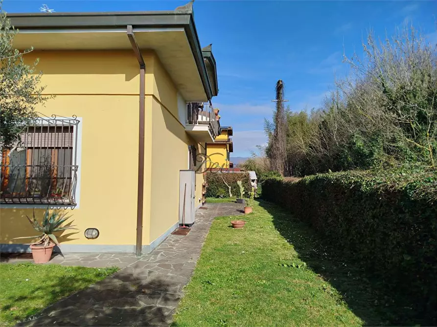 Immagine 36 di Casa bifamiliare in vendita  in via delle pierone a Lucca