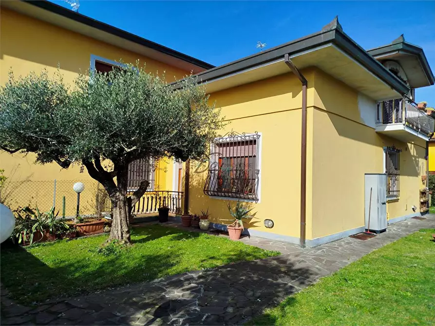 Immagine 7 di Casa bifamiliare in vendita  in via delle pierone a Lucca