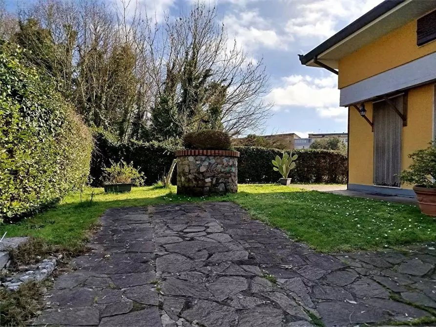 Immagine 5 di Casa bifamiliare in vendita  in via delle pierone a Lucca
