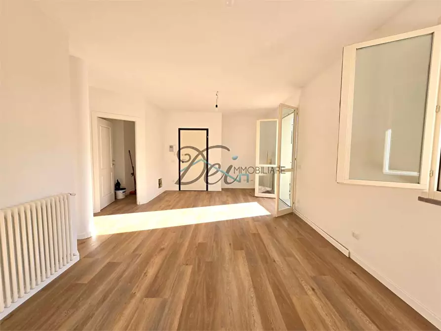 Immagine 3 di Appartamento in vendita  in Via del Borghetto  a Lucca