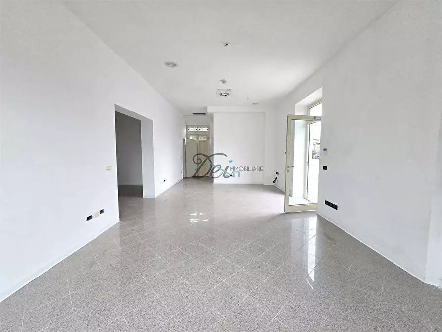 Immagine 2 di Negozio in affitto  in Via Pesciatina  a Capannori