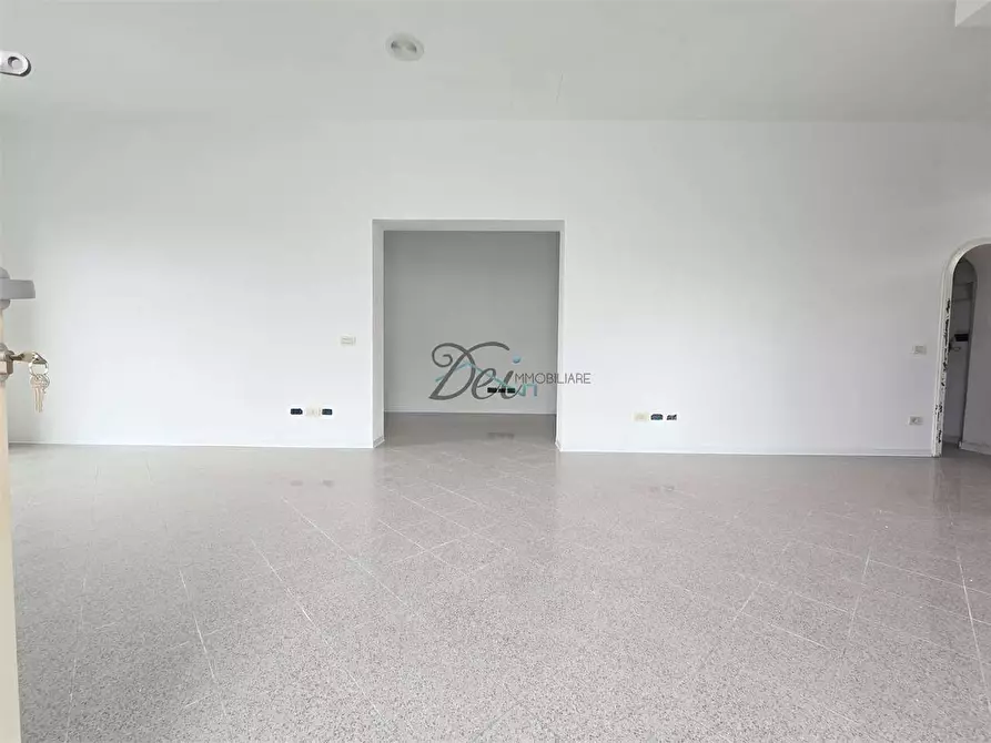 Immagine 3 di Negozio in affitto  in Via Pesciatina  a Capannori