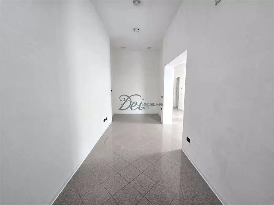 Immagine 6 di Negozio in affitto  in Via Pesciatina  a Capannori