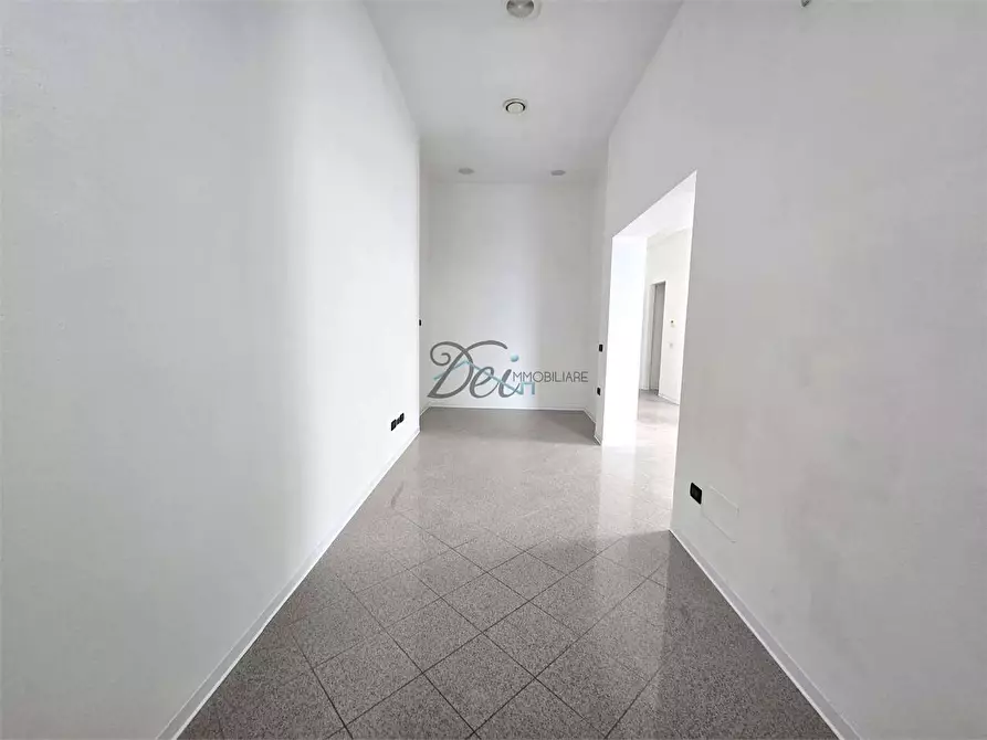 Immagine 8 di Negozio in affitto  in Via Pesciatina  a Capannori