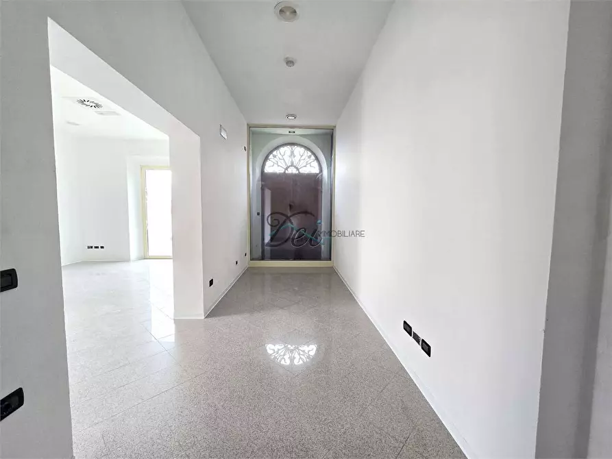 Immagine 5 di Negozio in affitto  in Via Pesciatina  a Capannori