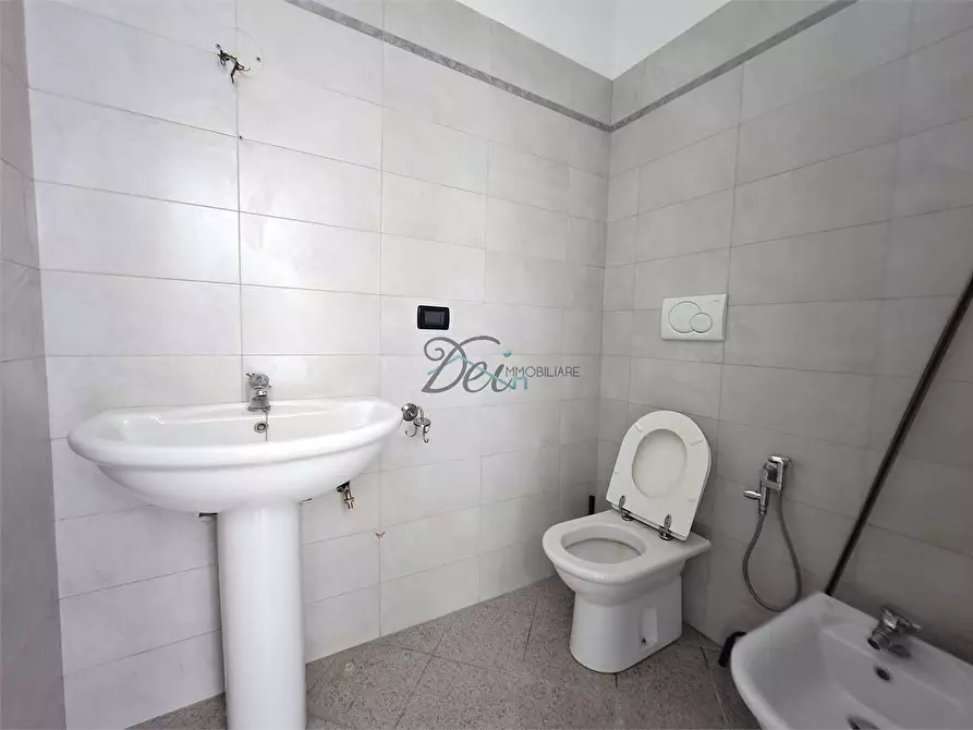 Immagine 10 di Negozio in affitto  in Via Pesciatina  a Capannori