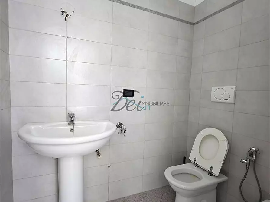 Immagine 11 di Negozio in affitto  in Via Pesciatina  a Capannori