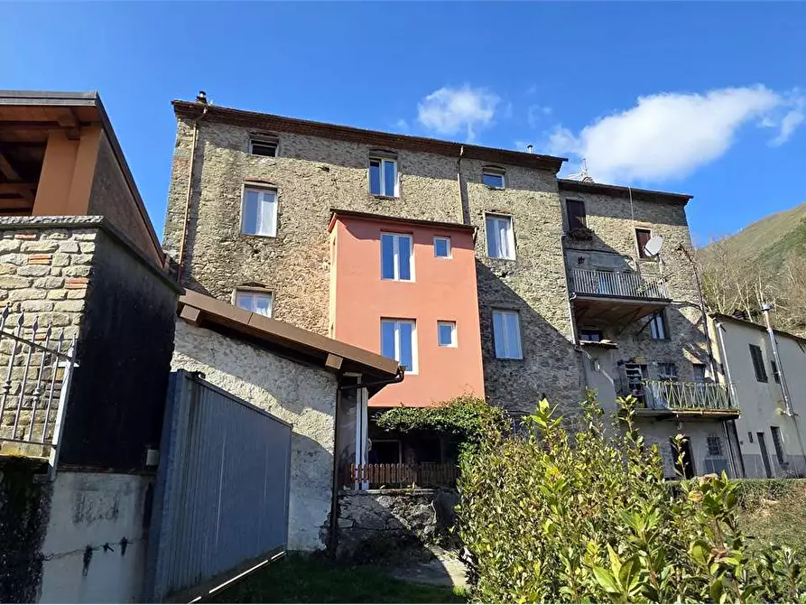 Immagine 2 di Casa indipendente in vendita  a Bagni Di Lucca