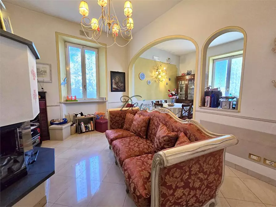 Immagine 2 di Villa in vendita  in Via Lombarda a Capannori