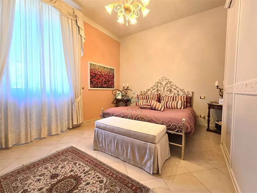 Immagine 12 di Villa in vendita  in Via Lombarda a Capannori