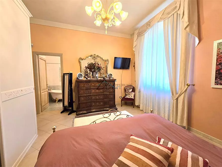 Immagine 15 di Villa in vendita  in Via Lombarda a Capannori