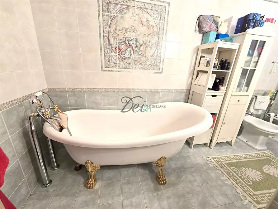 Immagine 23 di Villa in vendita  in Via Lombarda a Capannori