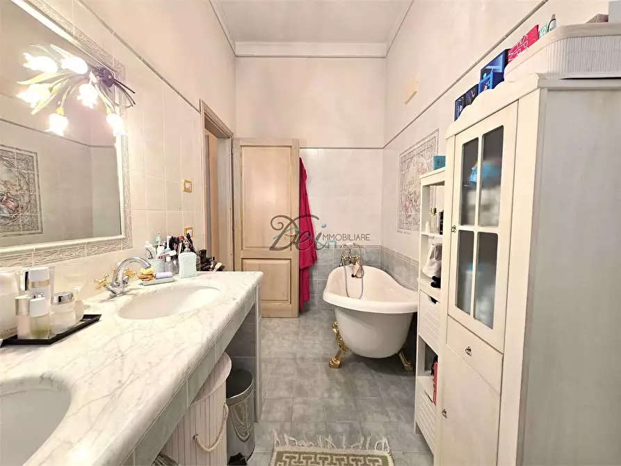 Immagine 26 di Villa in vendita  in Via Lombarda a Capannori