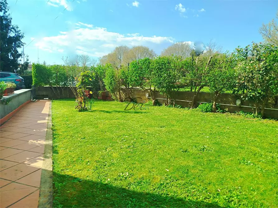 Immagine 1 di Villetta a schiera in vendita  in via delle cornacchie a Lucca