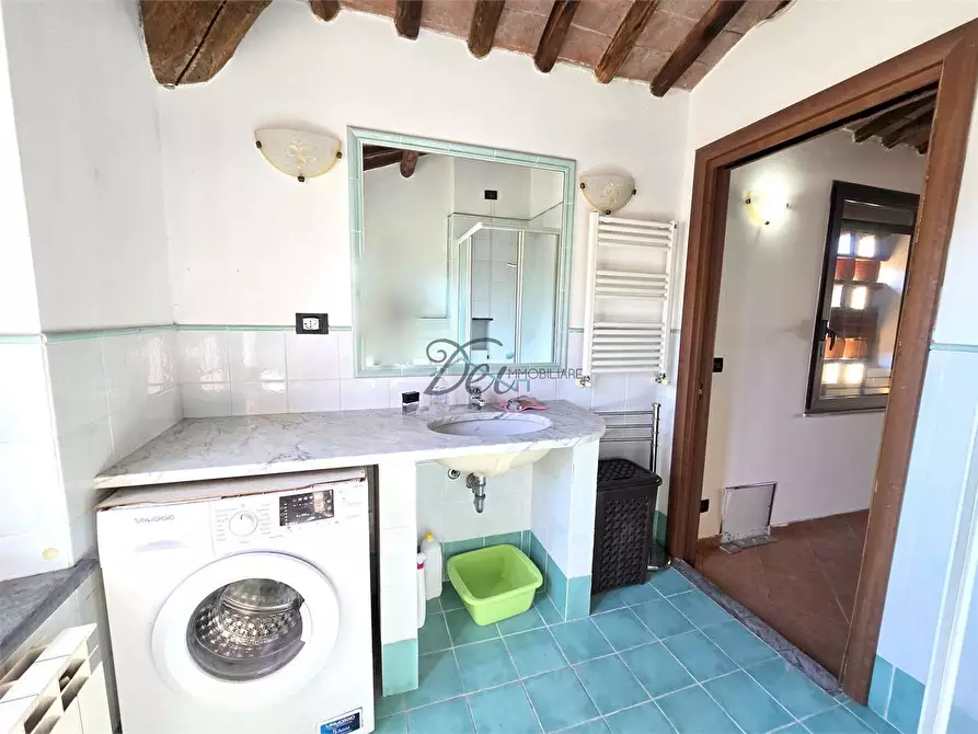 Immagine 21 di Porzione di casa in vendita  in Viale San Gemignano a Lucca