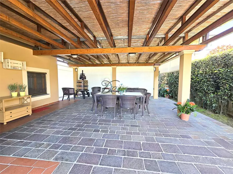 Immagine 19 di Villa in vendita  in via dell ave maria  a Capannori