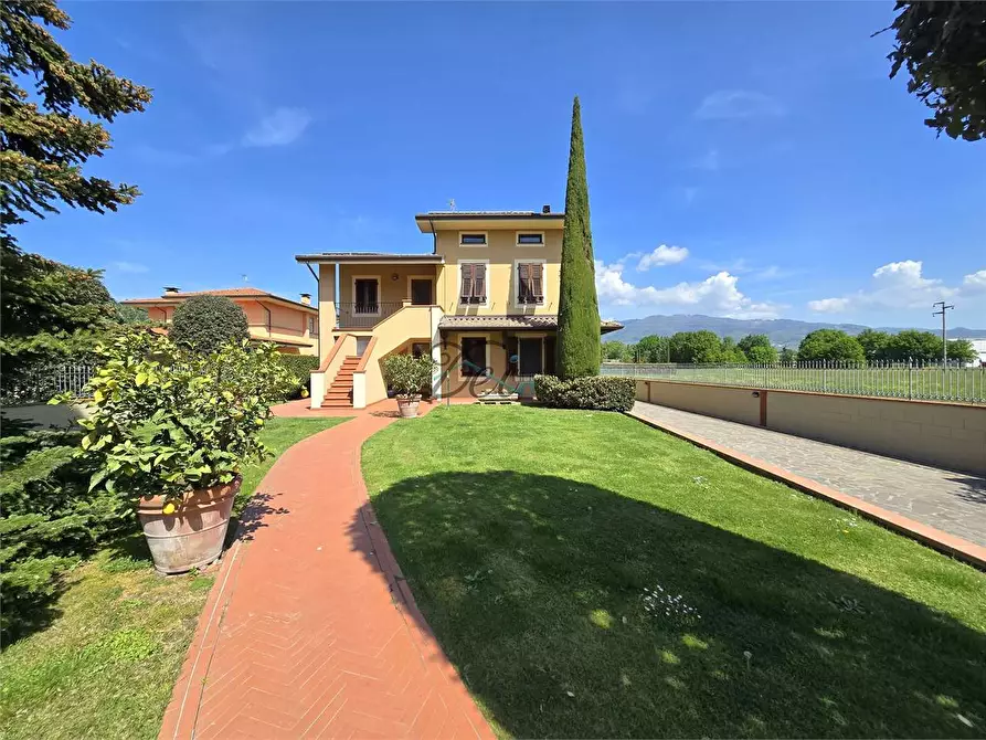 Immagine 4 di Villa in vendita  in via dell ave maria  a Capannori