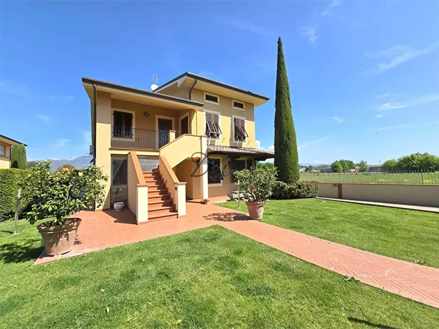 Immagine 3 di Villa in vendita  in via dell ave maria  a Capannori