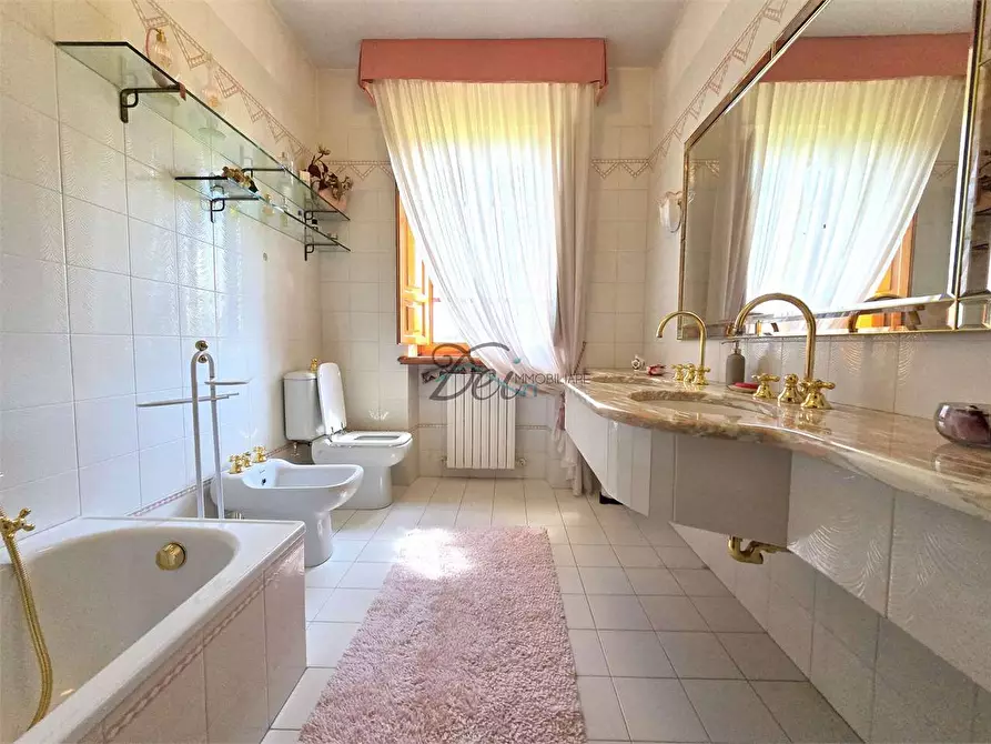 Immagine 41 di Villa in vendita  in via dell ave maria  a Capannori