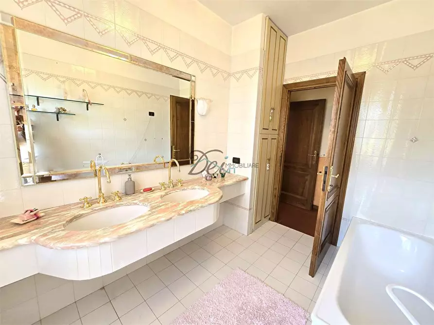 Immagine 42 di Villa in vendita  in via dell ave maria  a Capannori