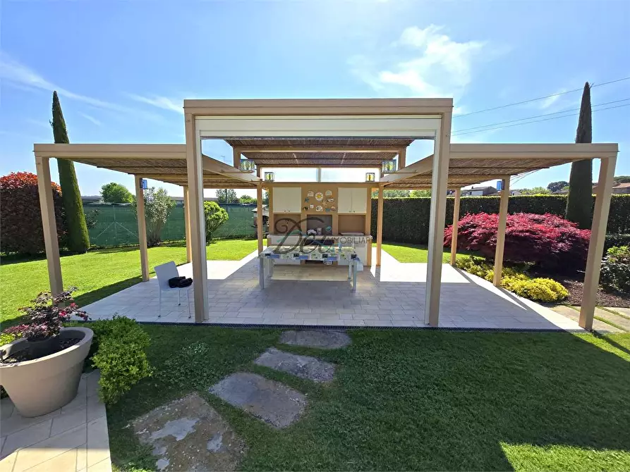 Immagine 10 di Villa in vendita  in via dell ave maria  a Capannori