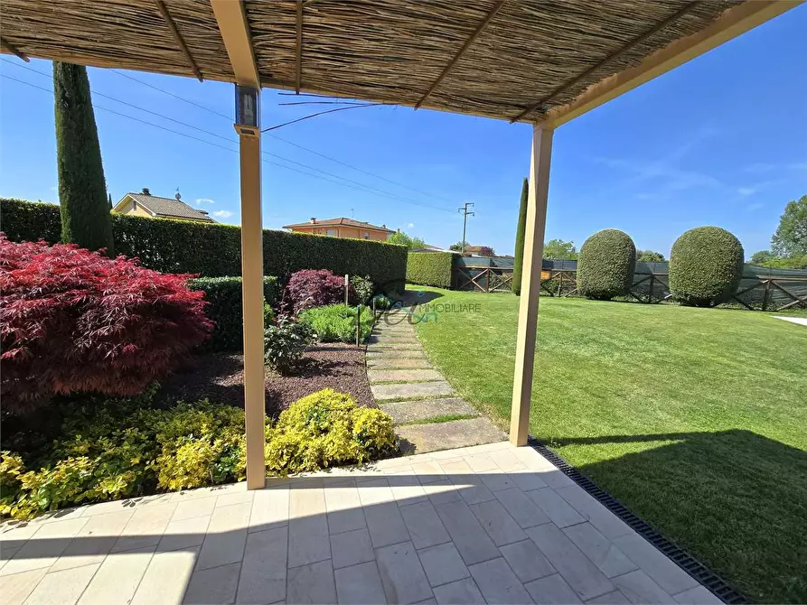 Immagine 15 di Villa in vendita  in via dell ave maria  a Capannori