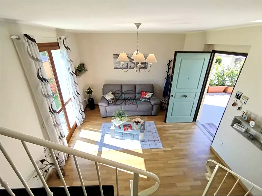 Immagine 11 di Villa in vendita  in via delle ville a Capannori