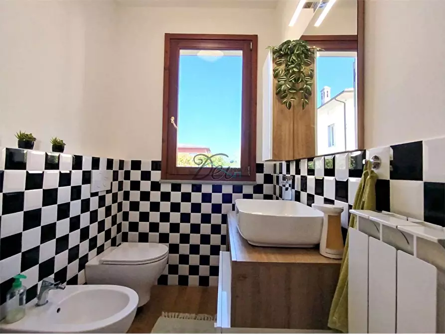 Immagine 30 di Villa in vendita  in via delle ville a Capannori