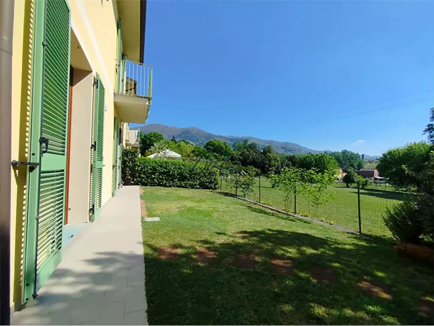 Immagine 35 di Villa in vendita  in via delle ville a Capannori