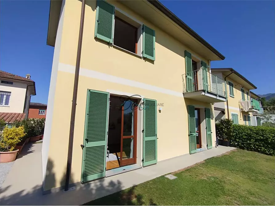 Immagine 6 di Villa in vendita  in via delle ville a Capannori