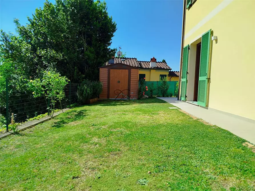 Immagine 4 di Villa in vendita  in via delle ville a Capannori