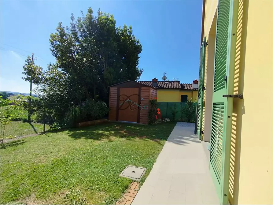 Immagine 36 di Villa in vendita  in via delle ville a Capannori