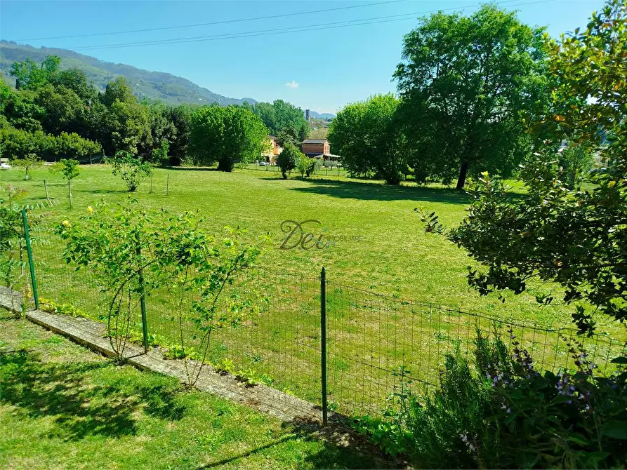 Immagine 37 di Villa in vendita  in via delle ville a Capannori