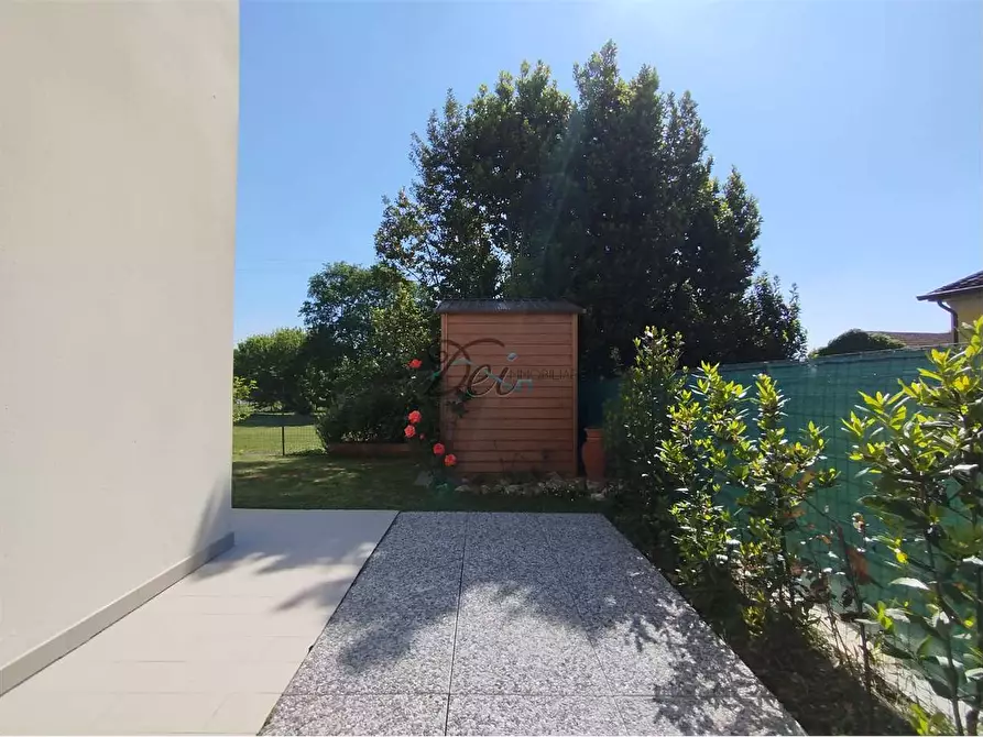 Immagine 3 di Villa in vendita  in via delle ville a Capannori