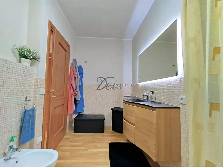 Immagine 28 di Villa in vendita  in via delle ville a Capannori