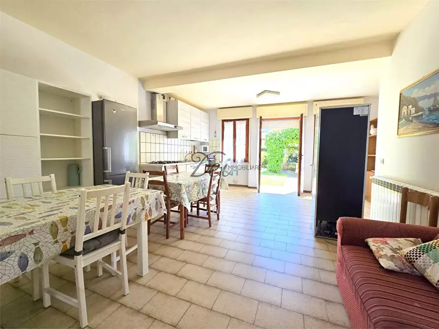 Immagine 9 di Appartamento in vendita  in viale cristoforo colombo a Camaiore