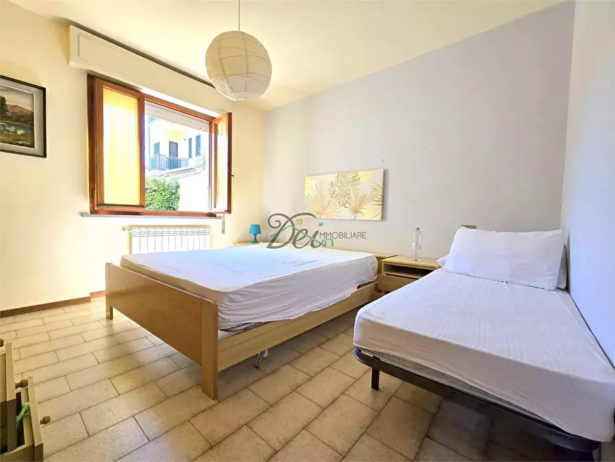 Immagine 12 di Appartamento in vendita  in viale cristoforo colombo a Camaiore