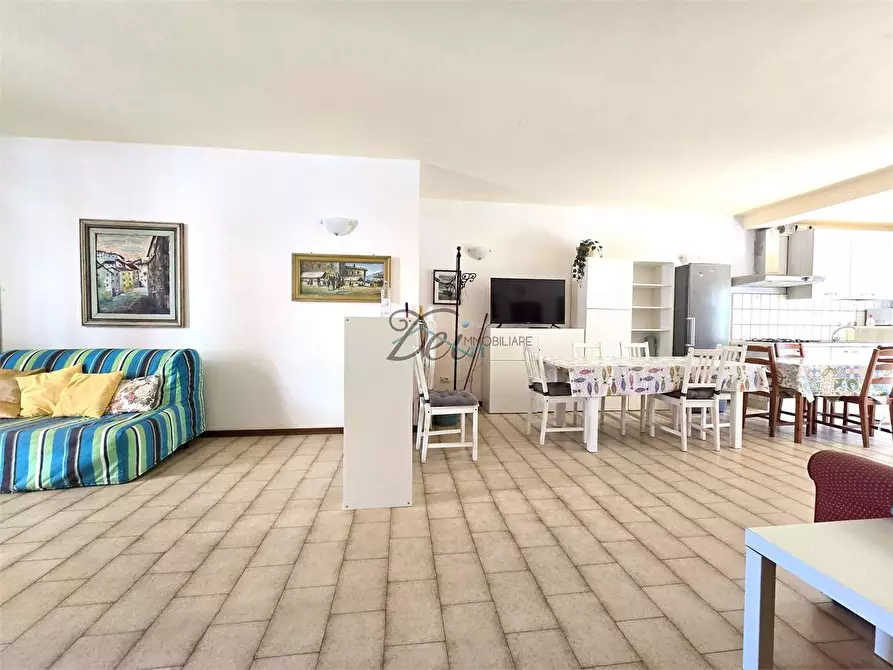 Immagine 11 di Appartamento in vendita  in viale cristoforo colombo a Camaiore