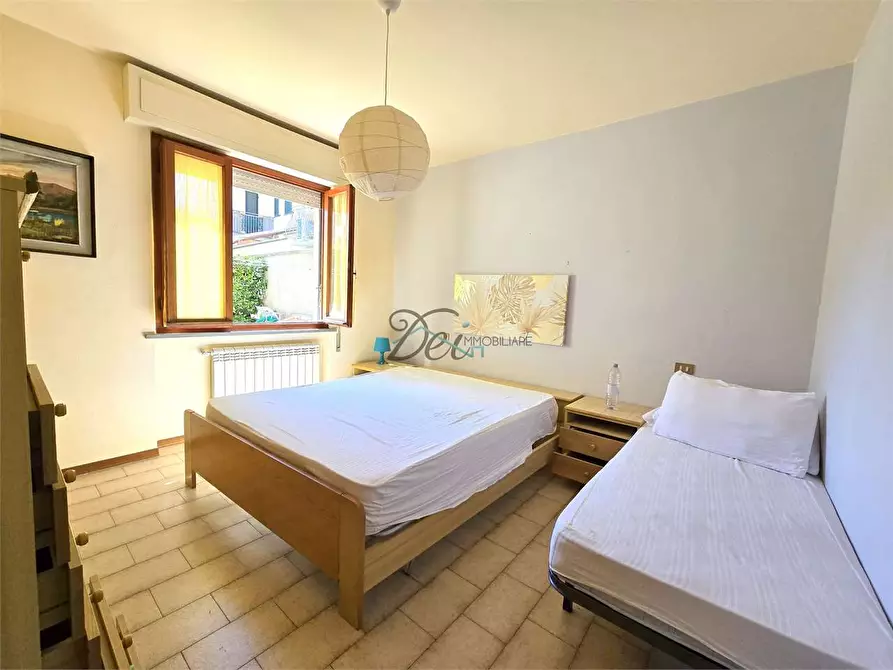 Immagine 14 di Appartamento in vendita  in viale cristoforo colombo a Camaiore