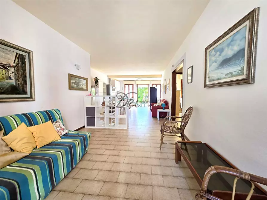 Immagine 8 di Appartamento in vendita  in viale cristoforo colombo a Camaiore