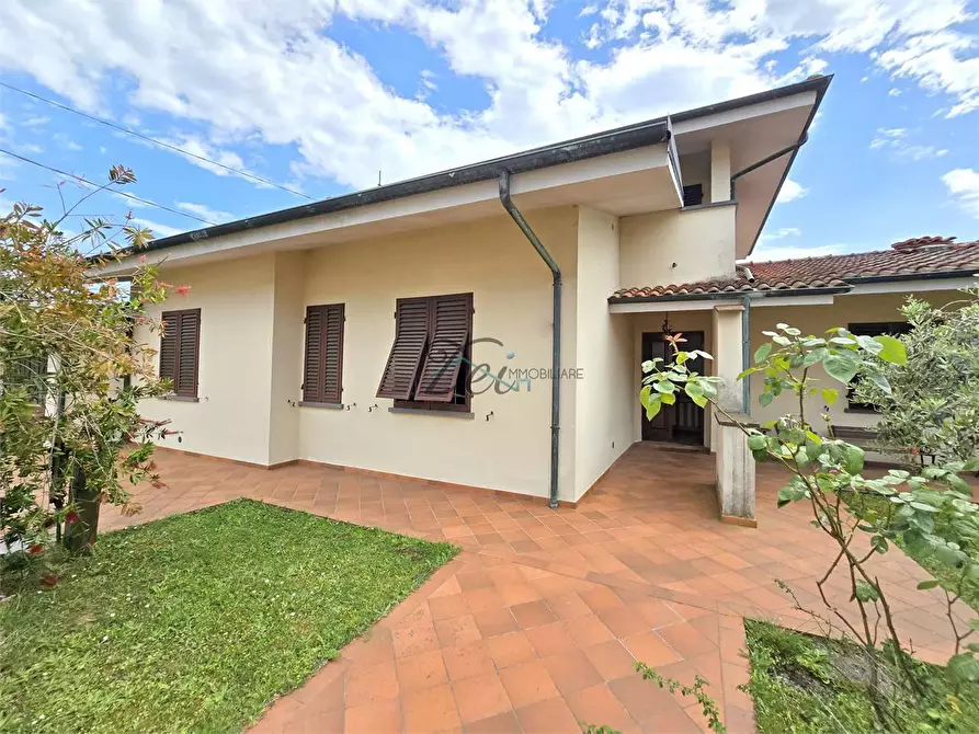 Immagine 2 di Villa in vendita  in Via sbarra a Porcari