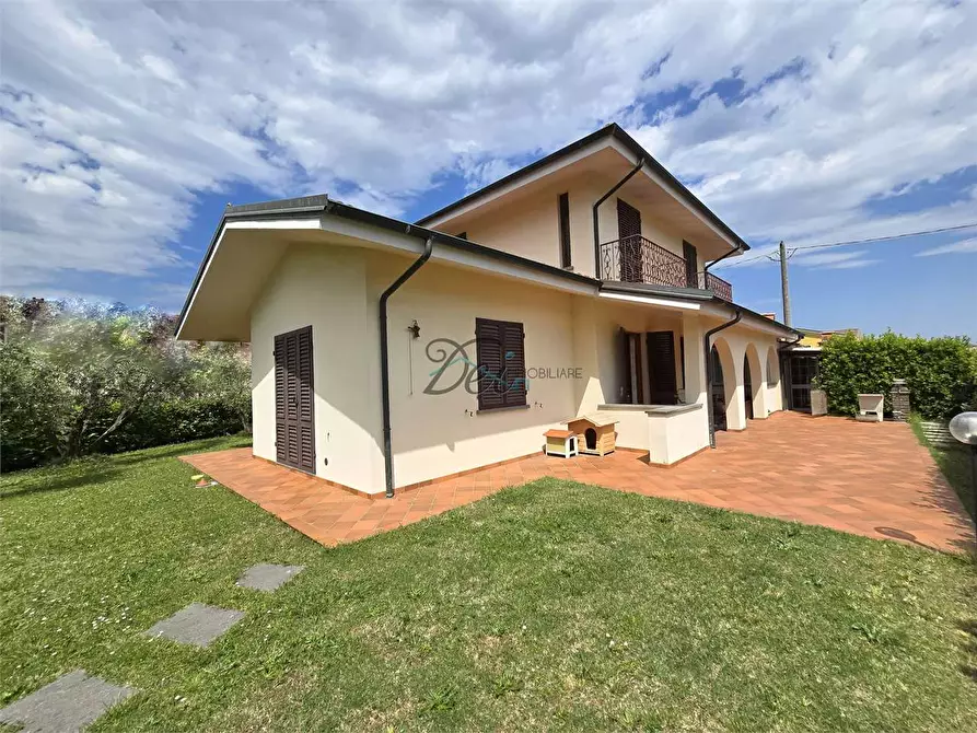 Immagine 1 di Villa in vendita  in Via sbarra a Porcari