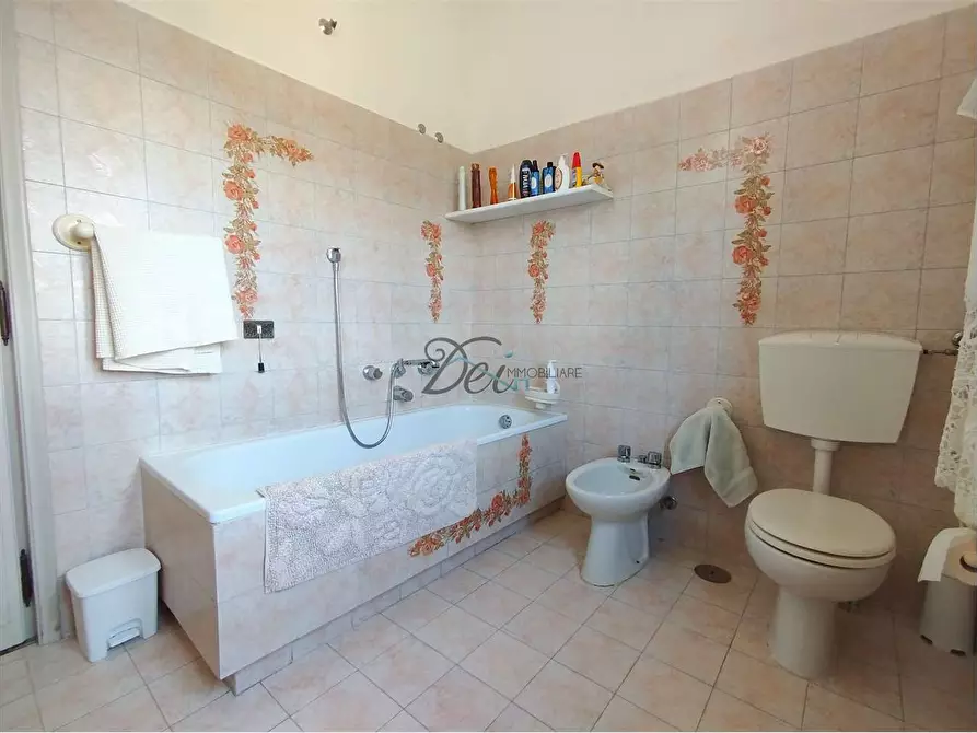 Immagine 36 di Villa in vendita  in via dei maionchi a Capannori