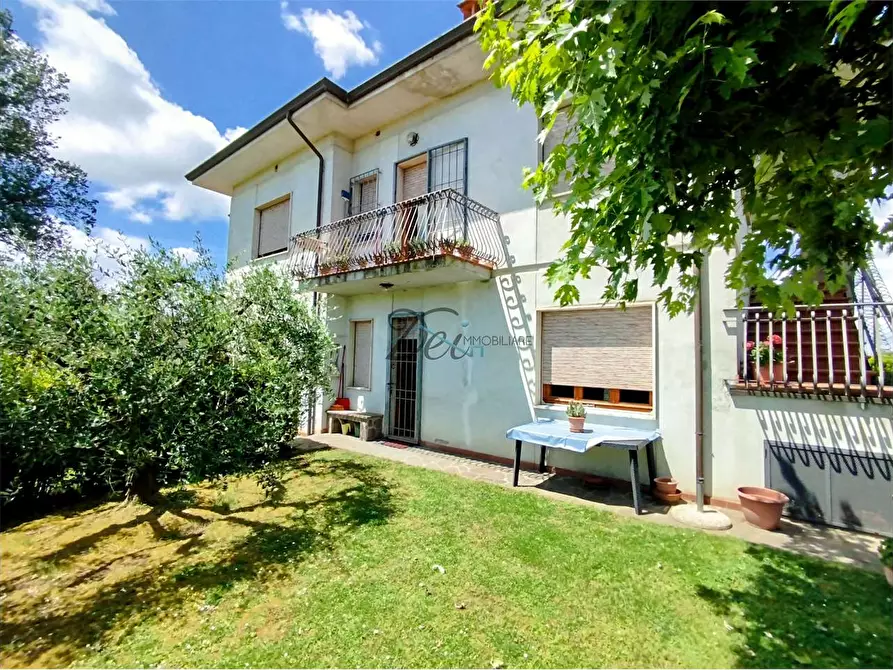 Immagine 4 di Villa in vendita  in via dei maionchi a Capannori