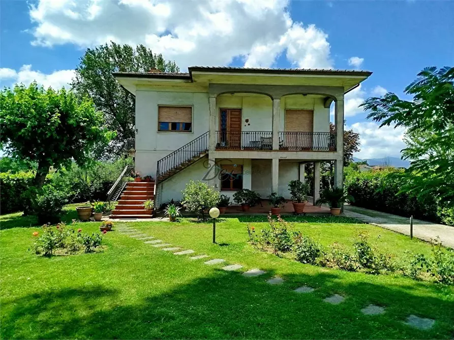 Immagine 1 di Villa in vendita  in via dei maionchi a Capannori