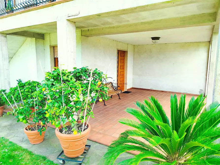 Immagine 45 di Villa in vendita  in via dei maionchi a Capannori